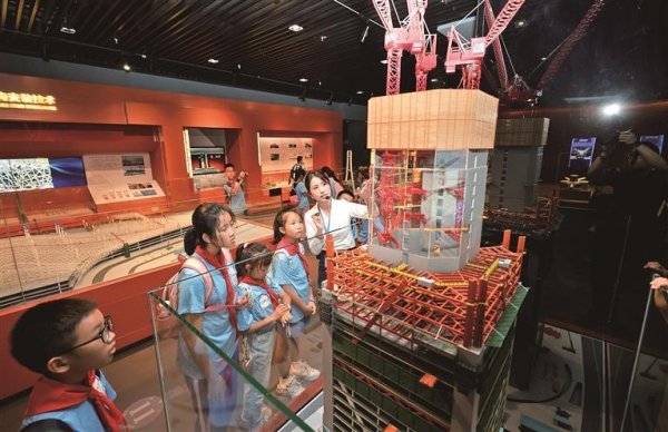 蓝乔配资 “深工牌”免费夏令营开营了&#32;超五千职工娃暑假有了好去处